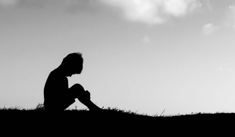 How to Teach Children What to Do If They Get Lost (Complete Safety Guide for Parents)